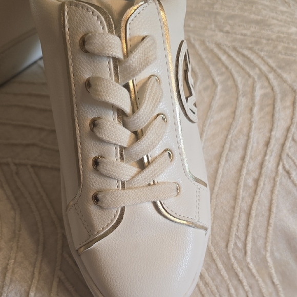 Michael Kors White Sneakers with Metallic Logo - Picture 5 of 9